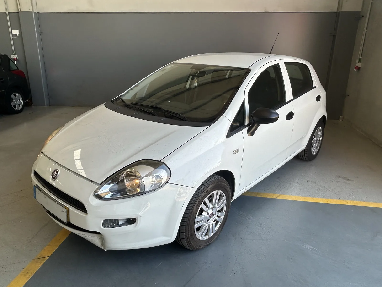 Fiat Punto 1.2 Lounge S&S — fotografia 1 de 12