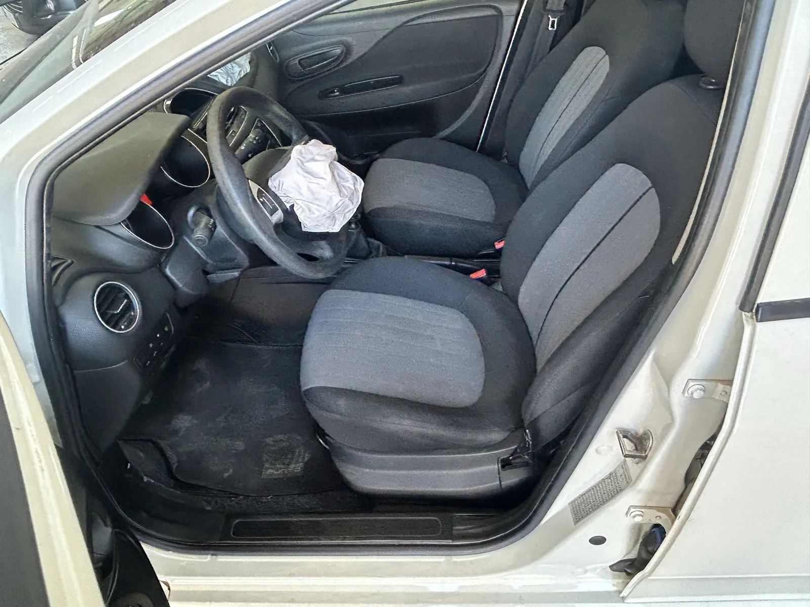 Fiat Punto 1.2 Lounge S&S — fotografia 6 de 12