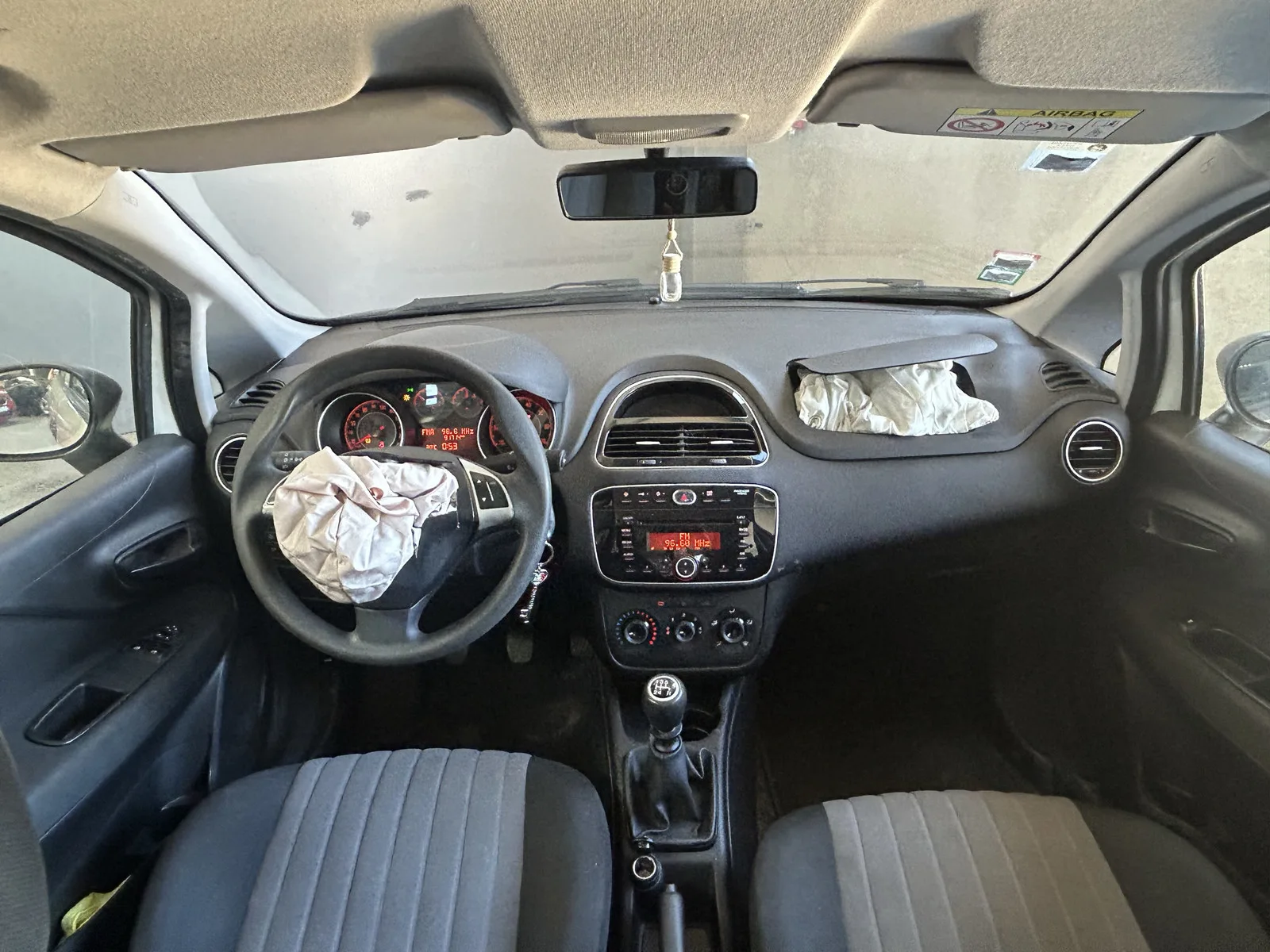 Fiat Punto 1.2 Lounge S&S — fotografia 8 de 12