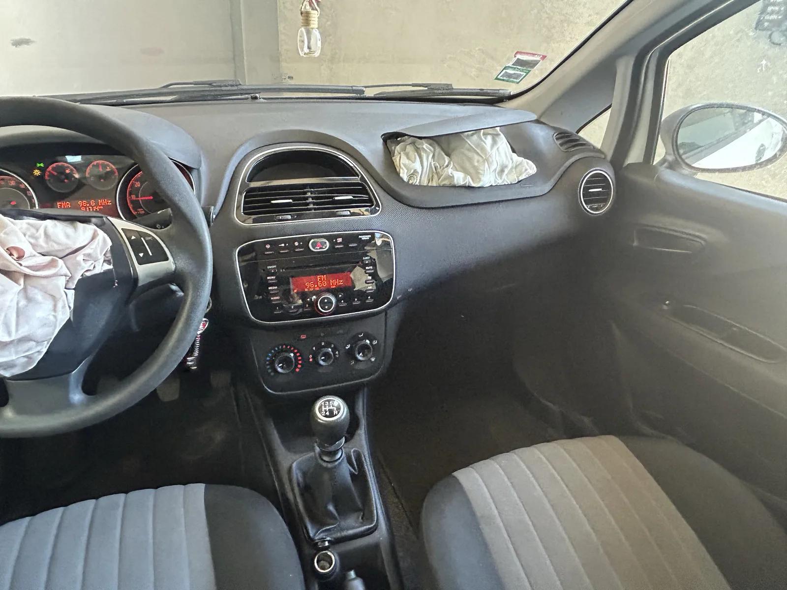Fiat Punto 1.2 Lounge S&S — fotografia 9 de 12