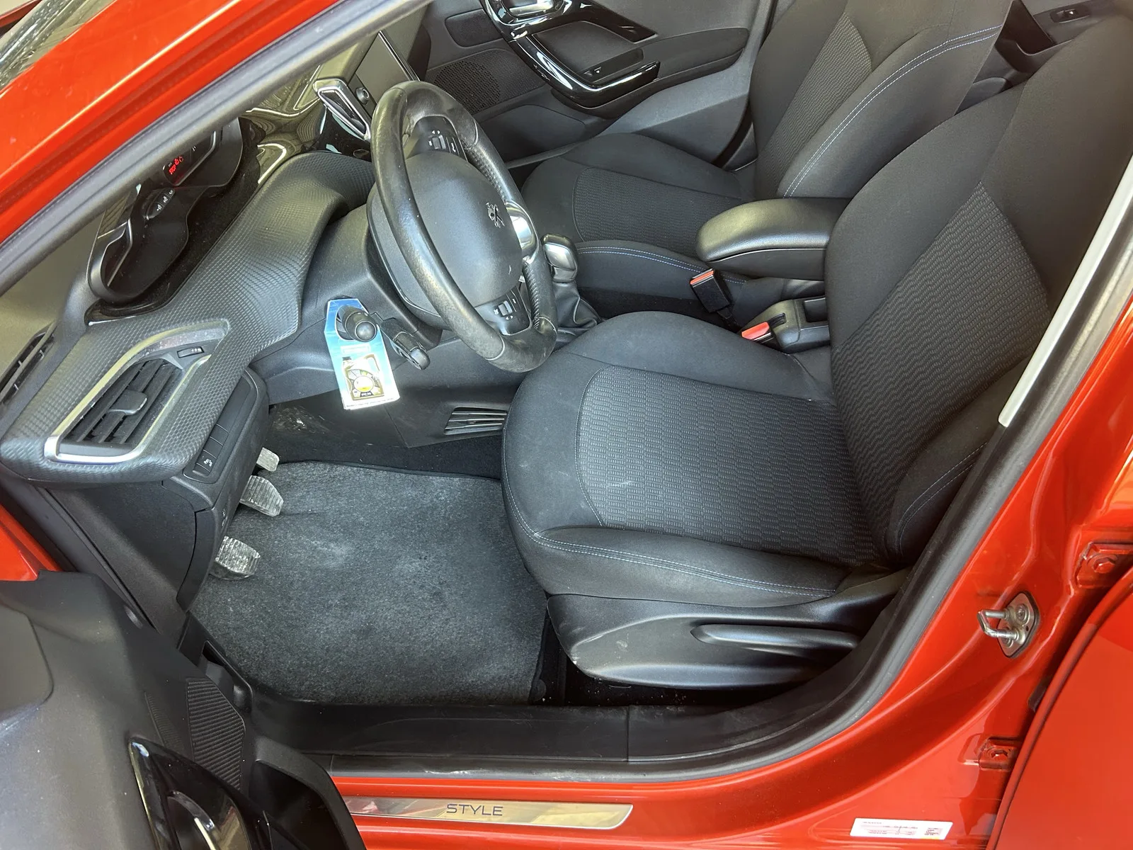 Peugeot 208 1.2 1.2 PureTech Style — fotografia 6 de 13