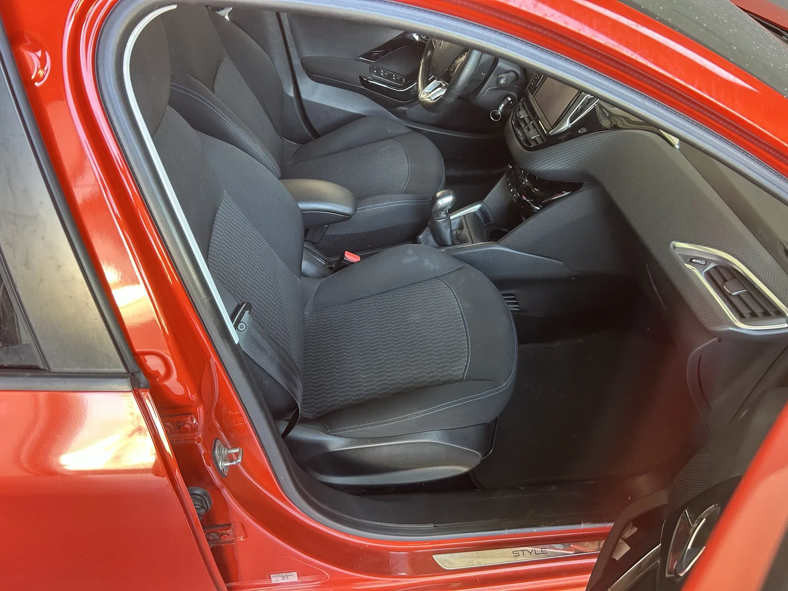 Peugeot 208 1.2 1.2 PureTech Style — fotografia 7 de 13