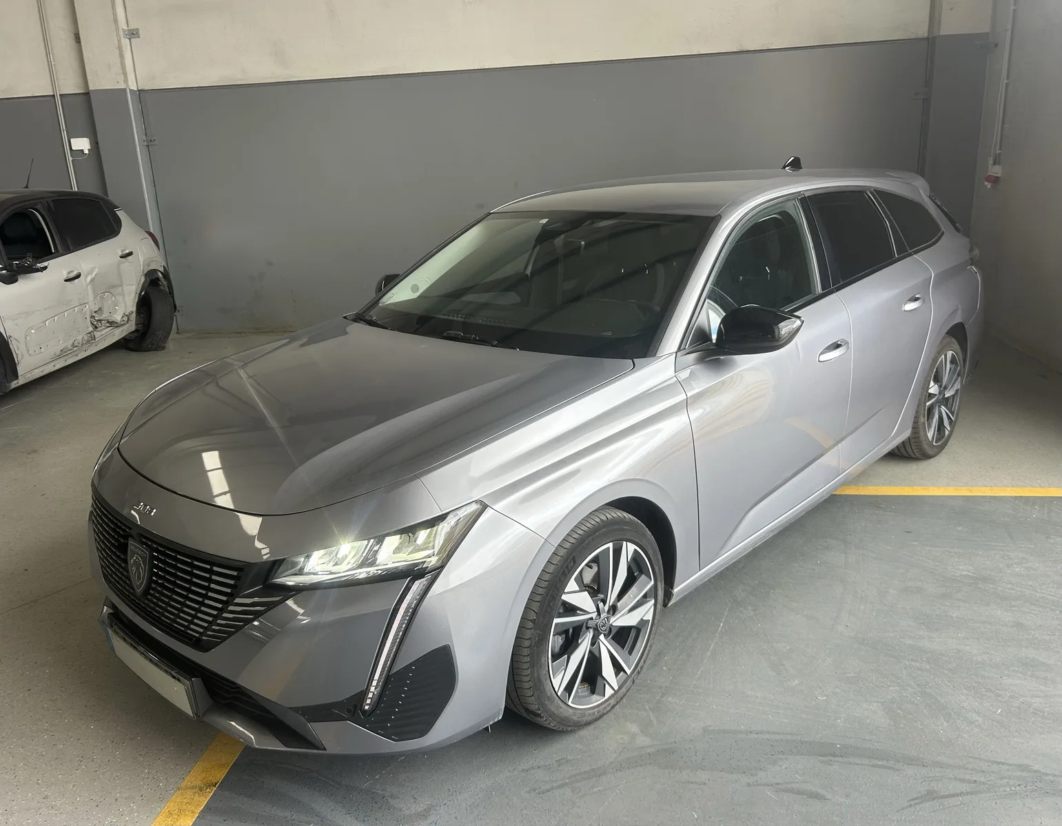 Peugeot 308 sw 1.5 BlueHDi Allure — fotografia 1 de 13