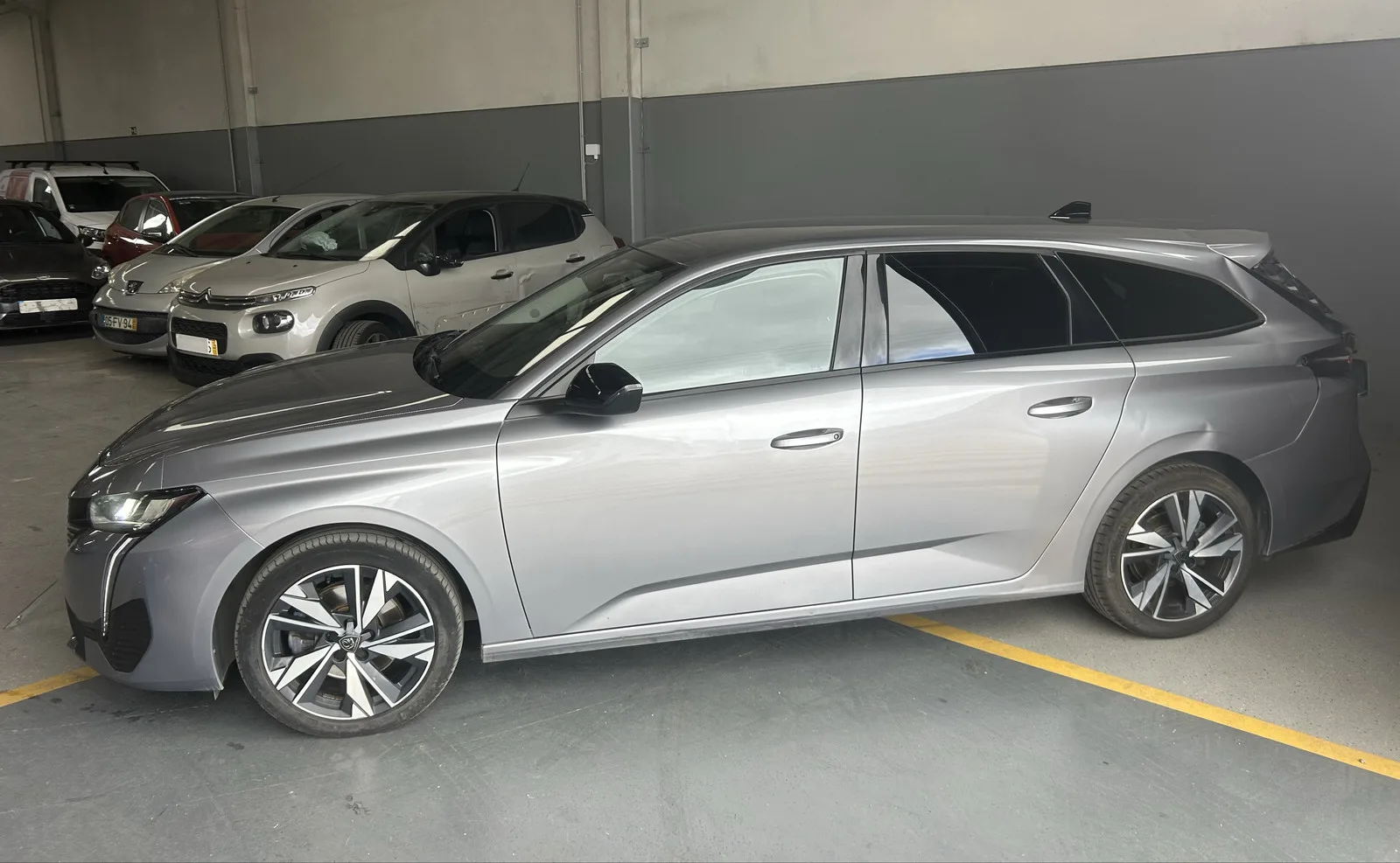 Peugeot 308 sw 1.5 BlueHDi Allure — fotografia 3 de 13