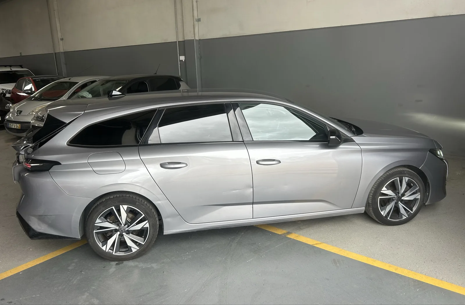 Peugeot 308 sw 1.5 BlueHDi Allure — fotografia 4 de 13