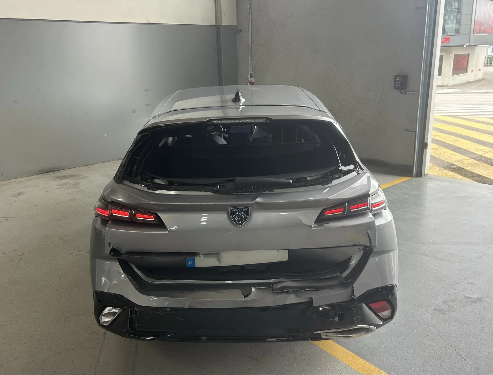 Peugeot 308 sw 1.5 BlueHDi Allure — fotografia 5 de 13
