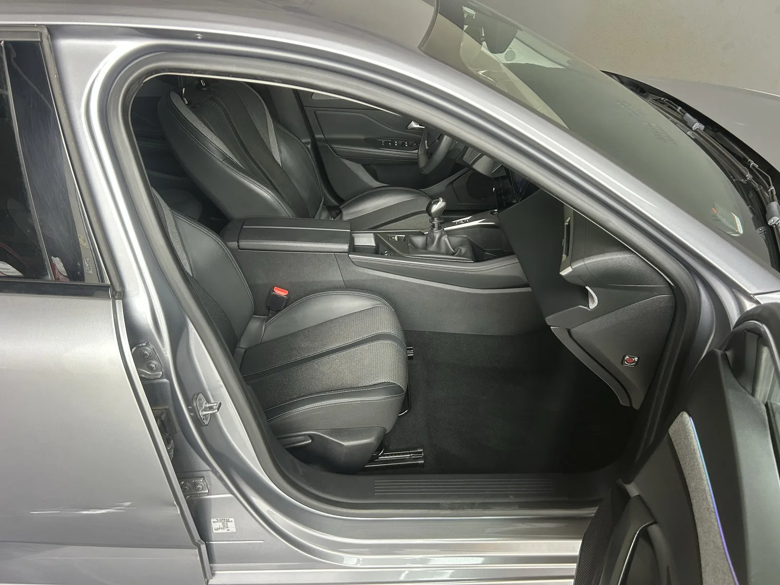 Peugeot 308 sw 1.5 BlueHDi Allure — fotografia 7 de 13