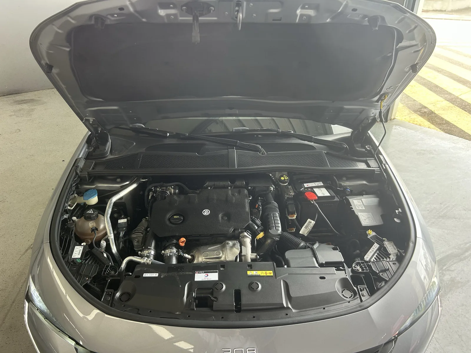 Peugeot 308 sw 1.5 BlueHDi Allure — fotografia 12 de 13