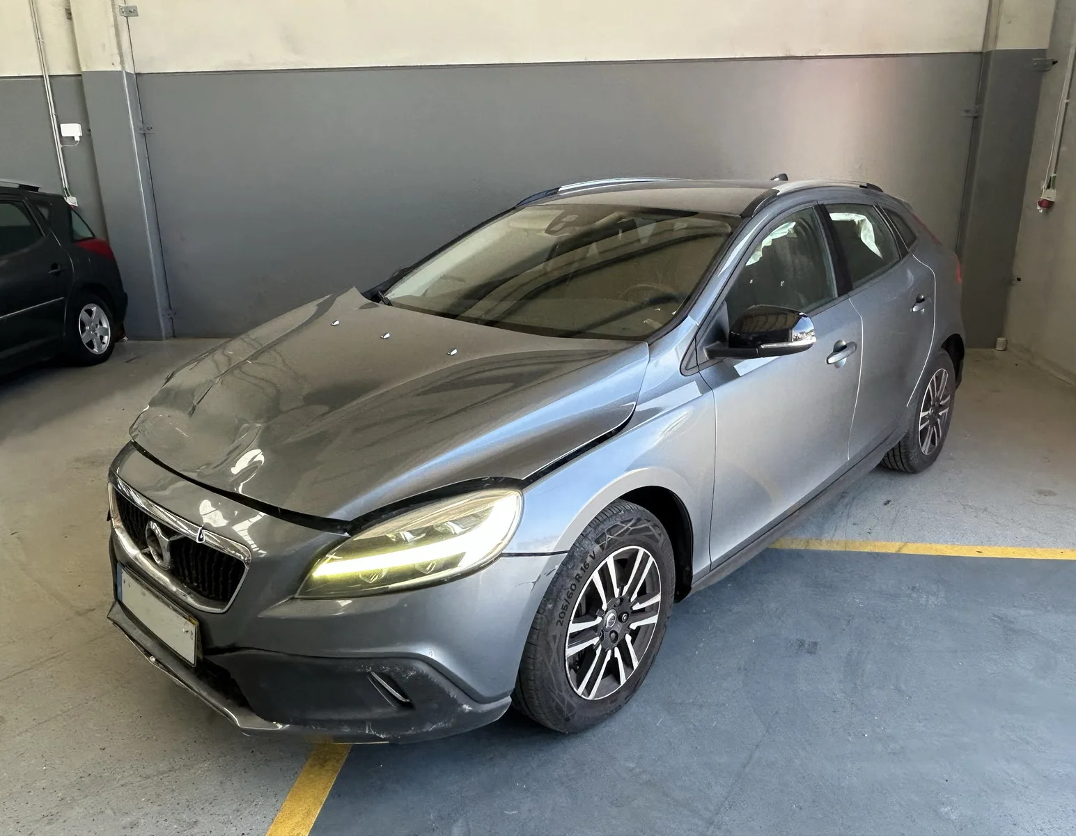 Volvo V40 Cross Country 2.0 D2 Momentum — fotografia 1 de 13