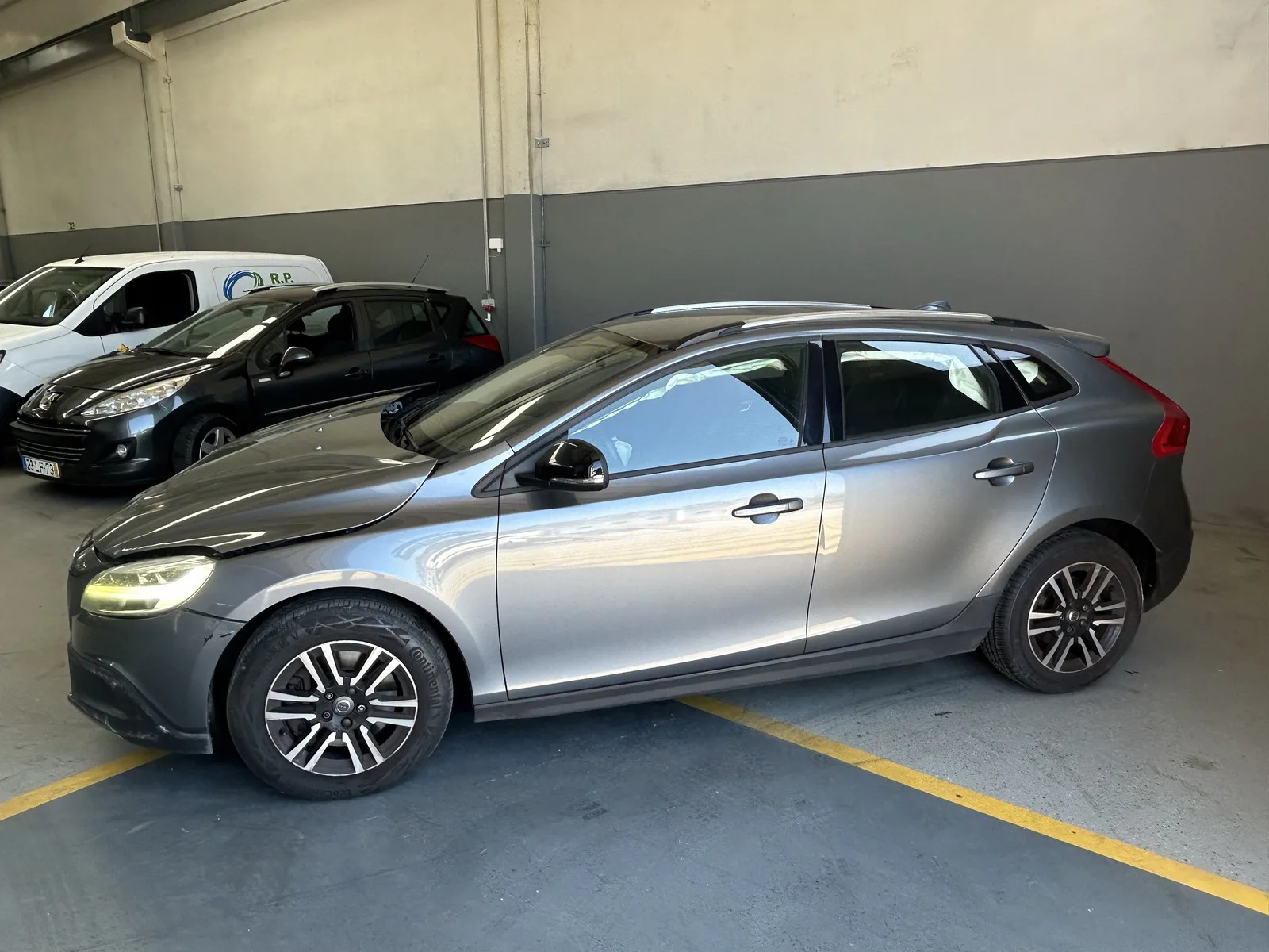 Volvo V40 Cross Country 2.0 D2 Momentum — fotografia 3 de 13