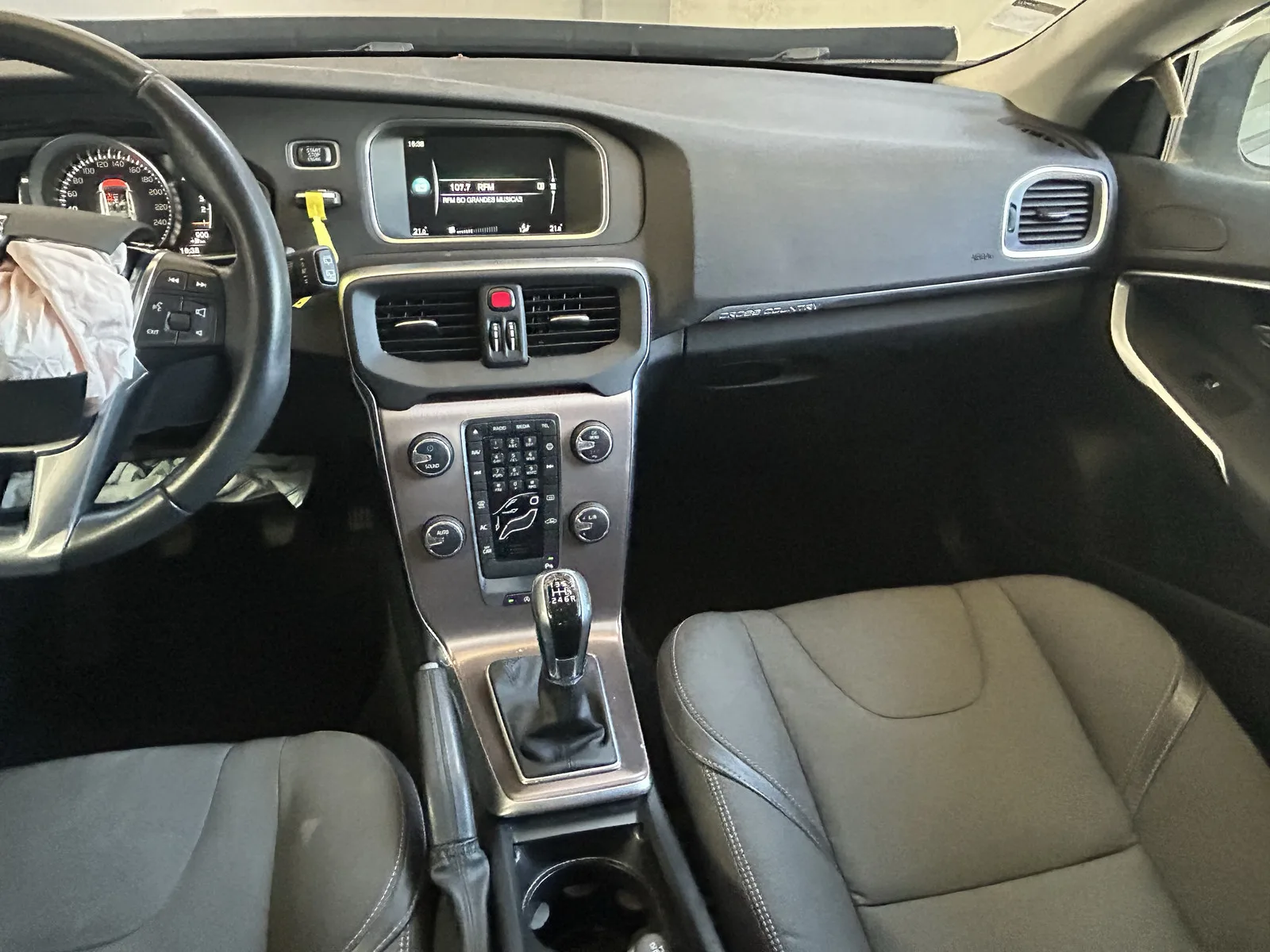 Volvo V40 Cross Country 2.0 D2 Momentum — fotografia 10 de 13