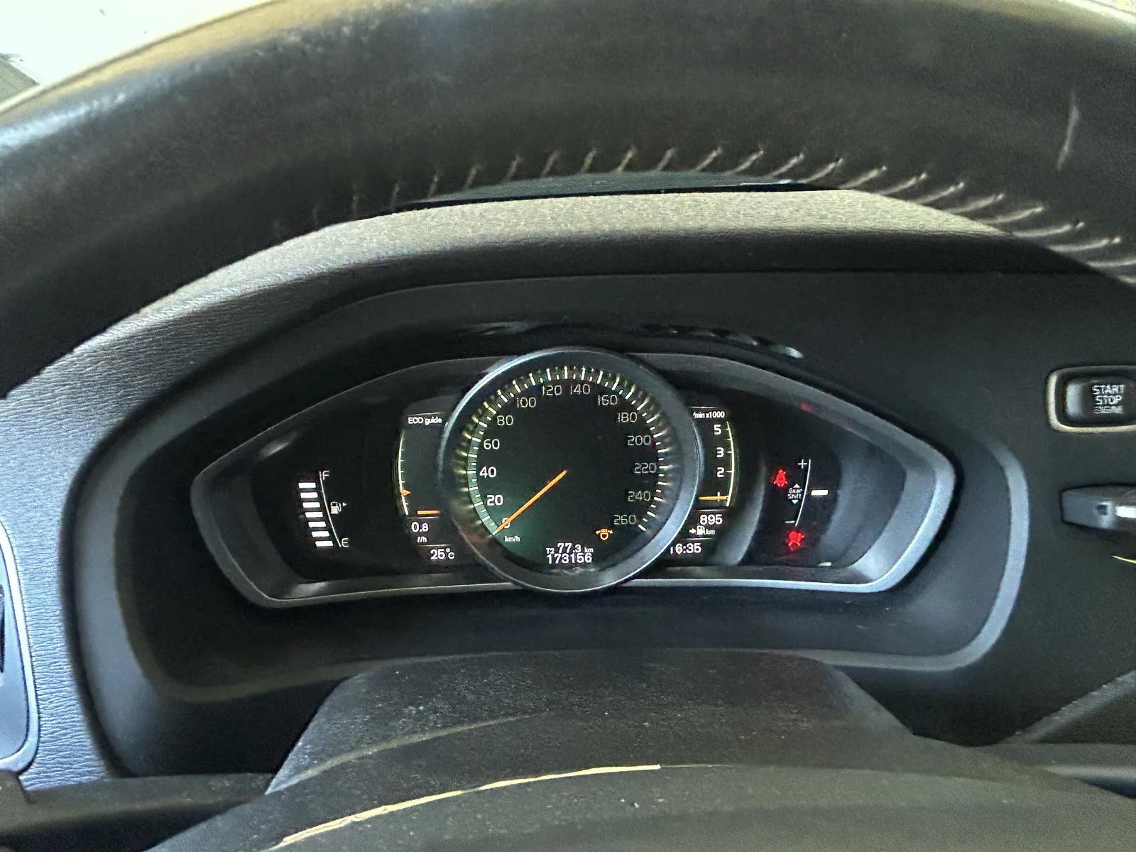 Volvo V40 Cross Country 2.0 D2 Momentum — fotografia 11 de 13