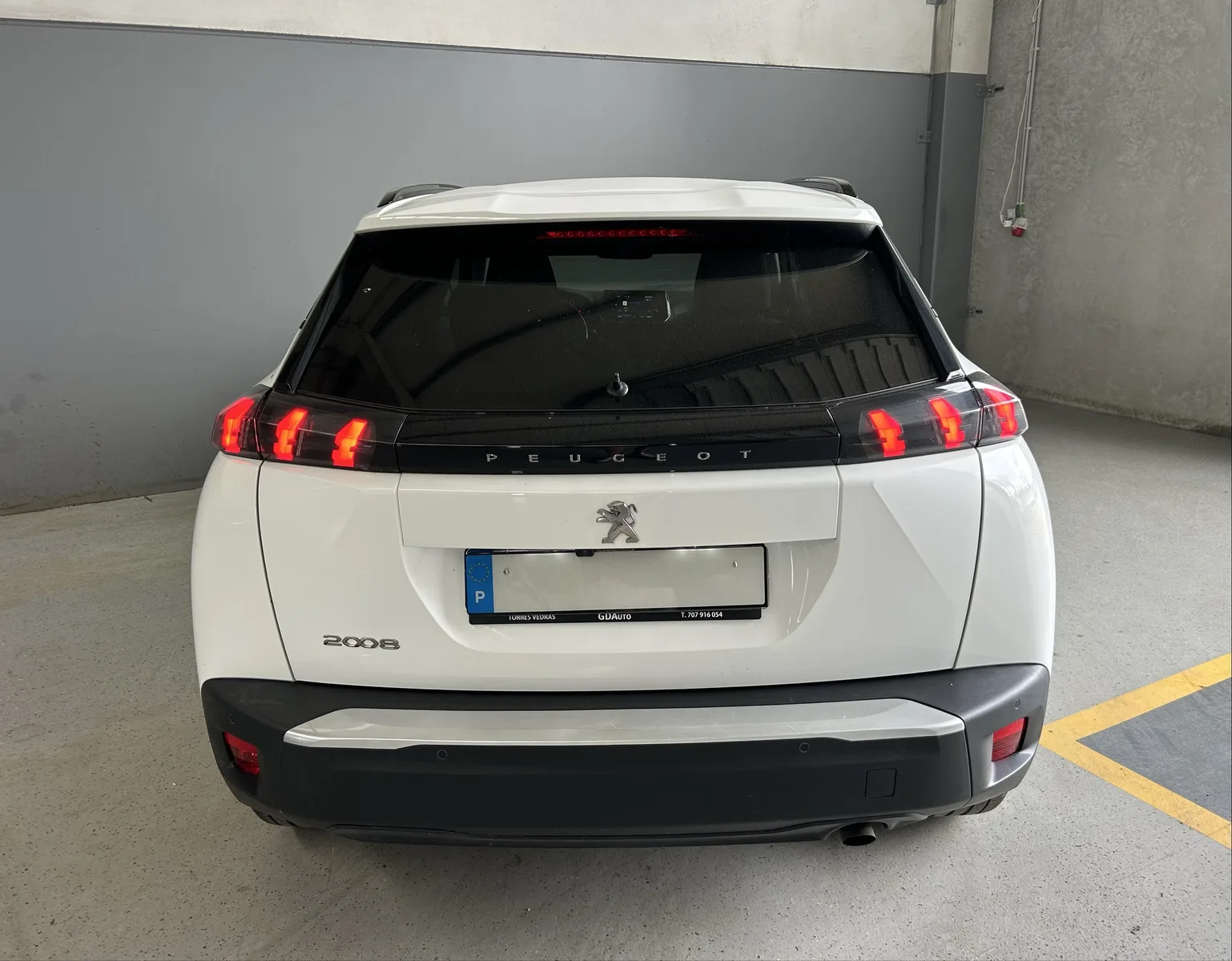 Peugeot 2008 1.2 PureTech Allure — fotografia 5 de 12