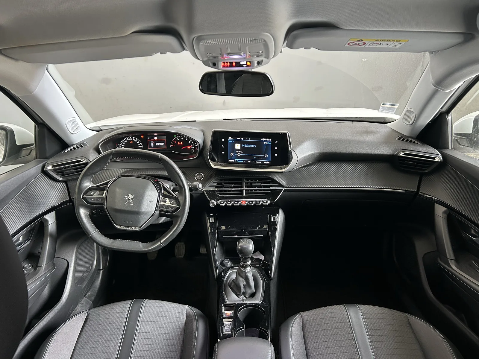 Peugeot 2008 1.2 PureTech Allure — fotografia 9 de 12