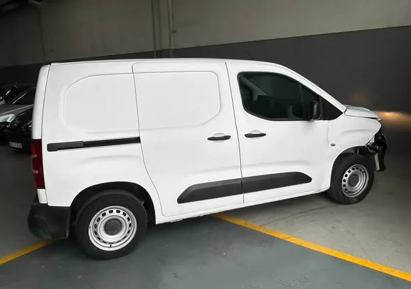 Peugeot Partner 1.5 Bluehdi 100 — fotografia 4 de 5