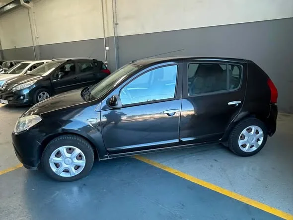 Dacia Sandero 1.2 16V Confort — fotografia 3 de 5
