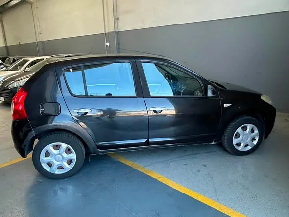 Dacia Sandero 1.2 16V Confort — fotografia 4 de 5