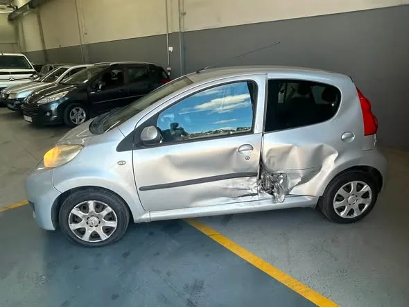 Peugeot 107 1.0 Trendy de — fotografia 3 de 5