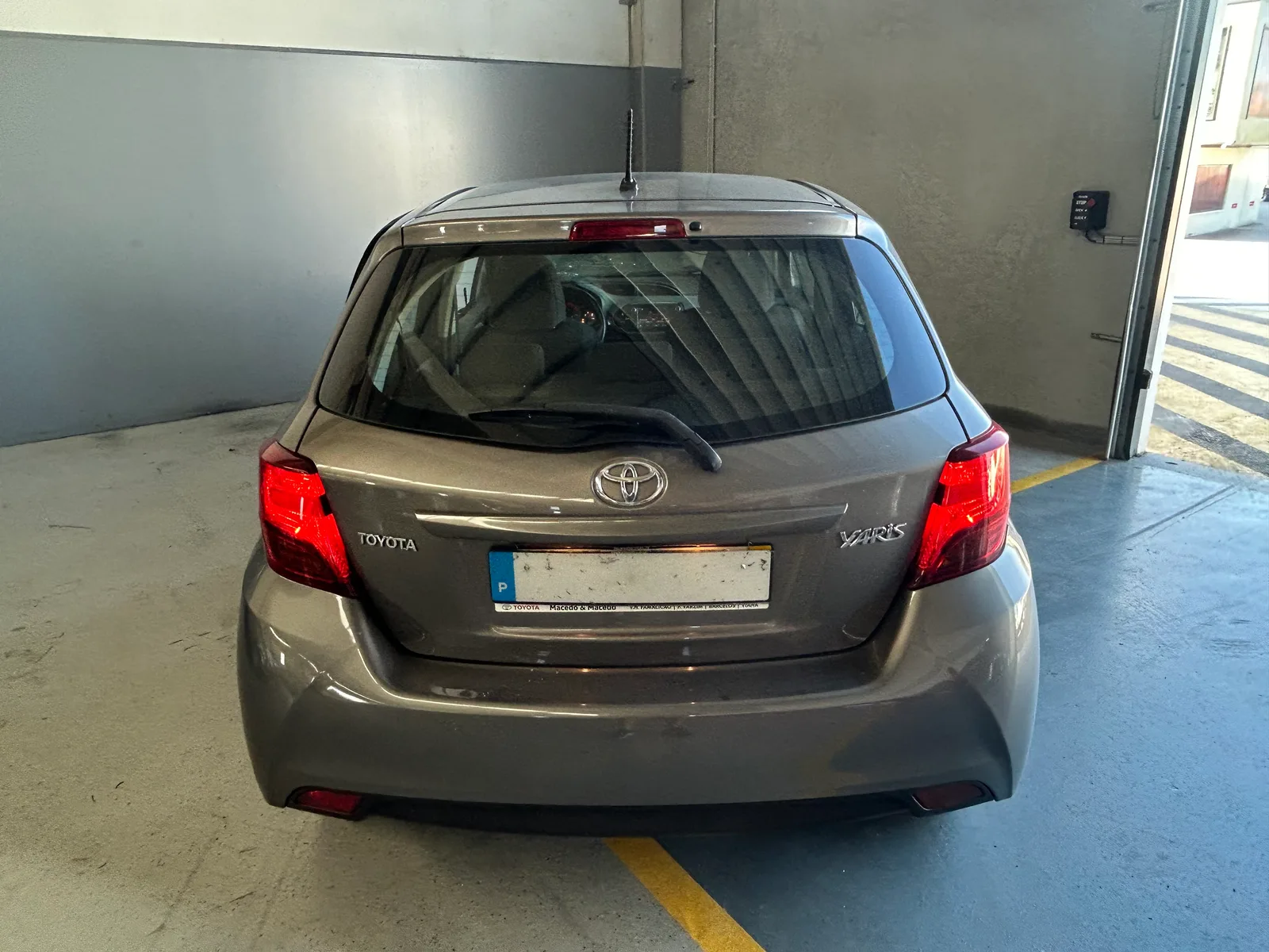 Toyota Yaris 1.0 VVT-i Comfort — fotografia 5 de 12