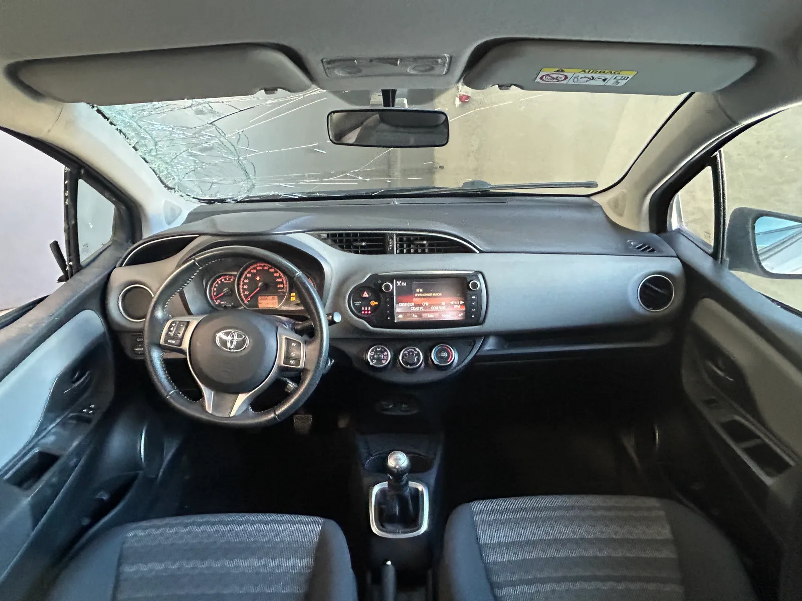 Toyota Yaris 1.0 VVT-i Comfort — fotografia 8 de 12