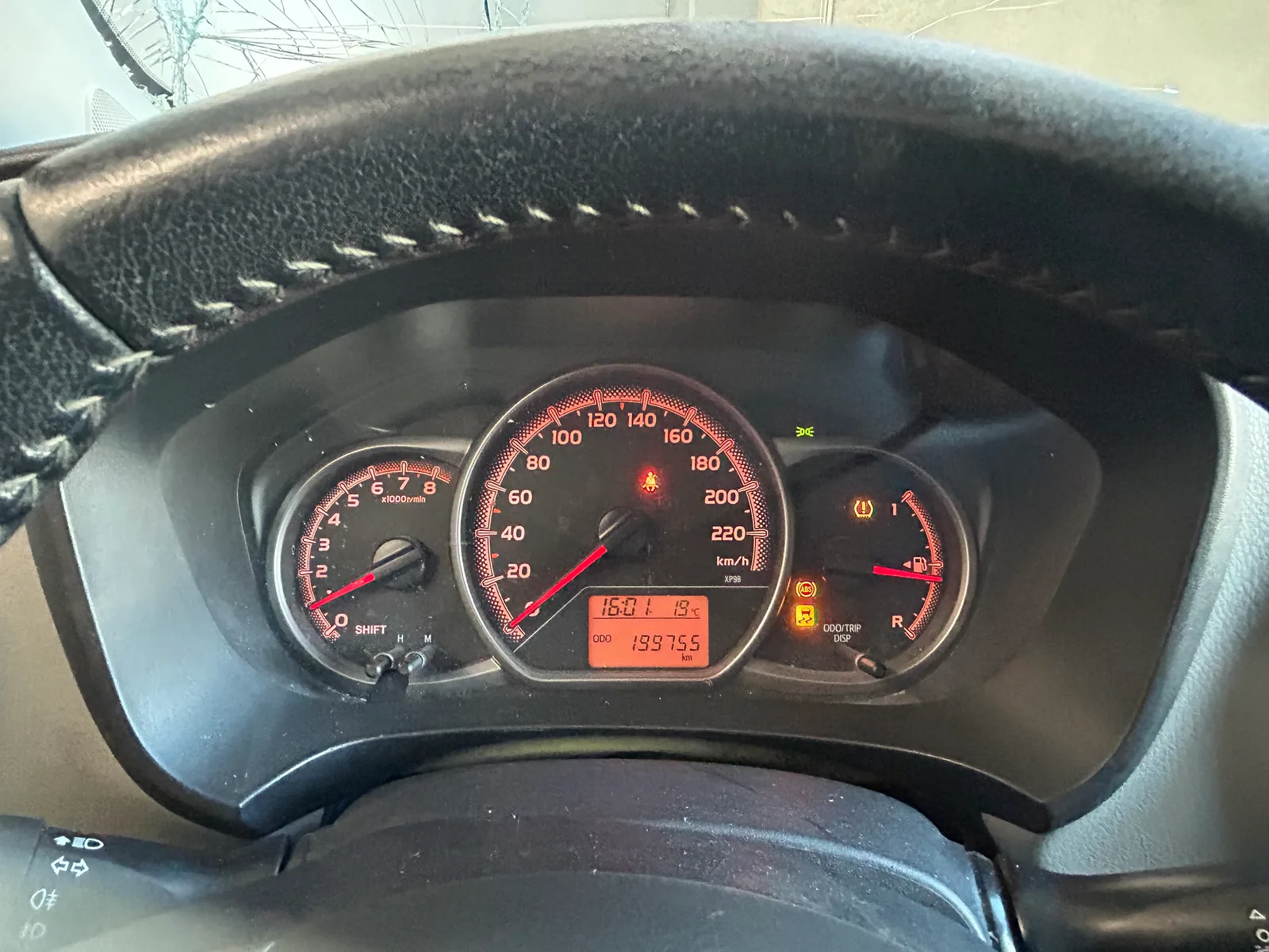Toyota Yaris 1.0 VVT-i Comfort — fotografia 10 de 12