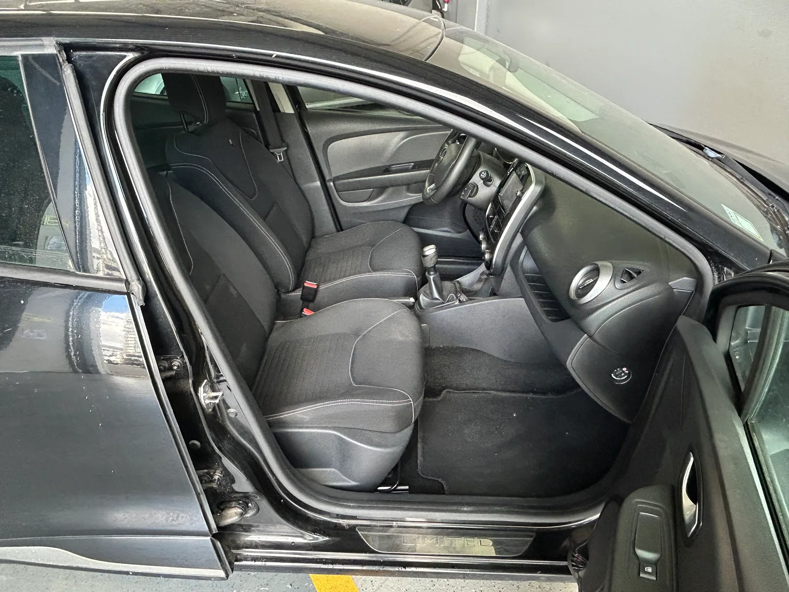 Renault Clio 0.9 Tce — fotografia 8 de 13