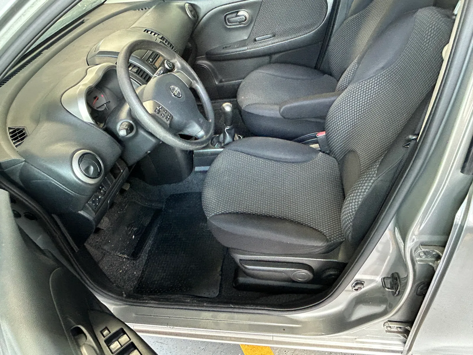 Nissan Note 1.4 comfort — fotografia 6 de 10
