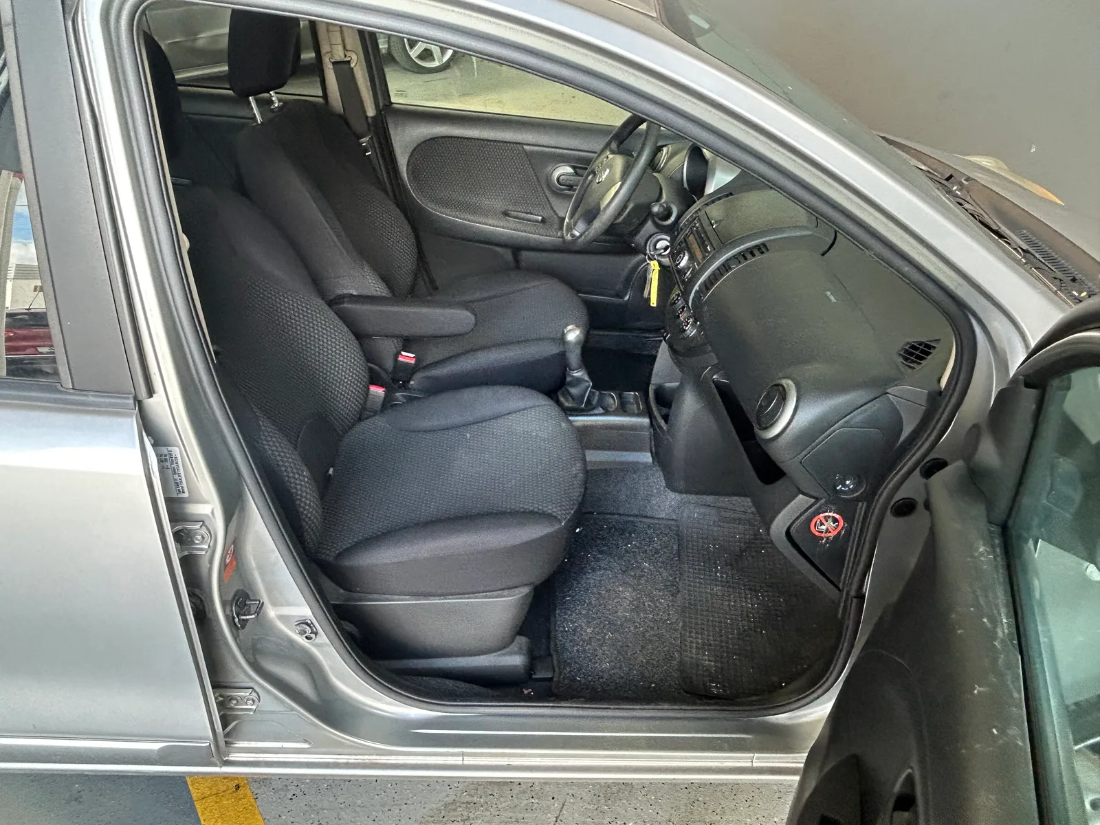 Nissan Note 1.4 comfort — fotografia 7 de 10