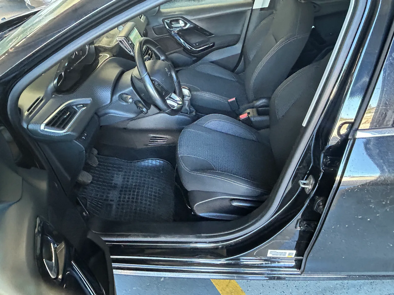 Peugeot 208 1.2 puretech — fotografia 6 de 13