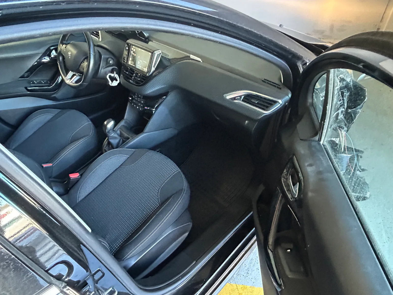 Peugeot 208 1.2 puretech — fotografia 8 de 13