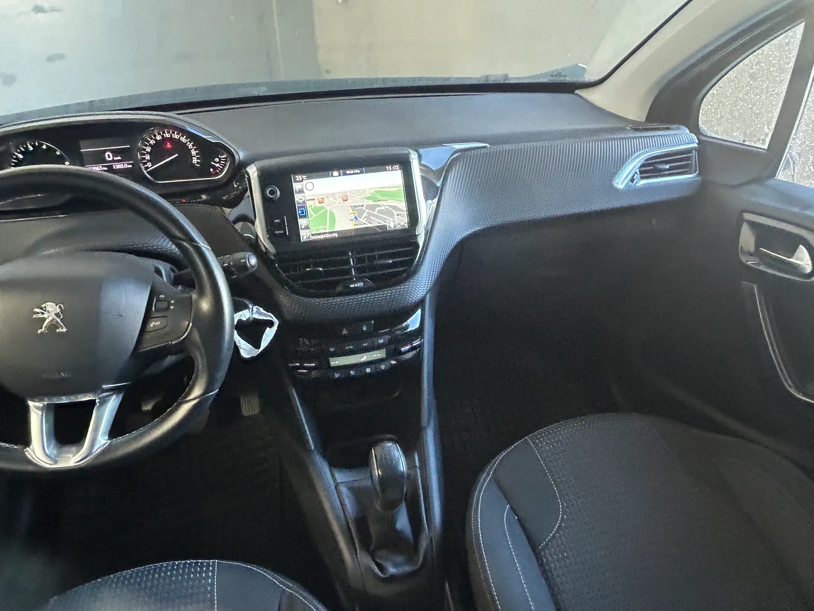 Peugeot 208 1.2 puretech — fotografia 10 de 13