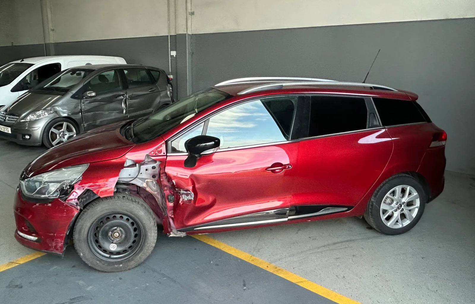 Renault Clio Sport Tourer 0.9 Tce Limited — fotografia 3 de 12