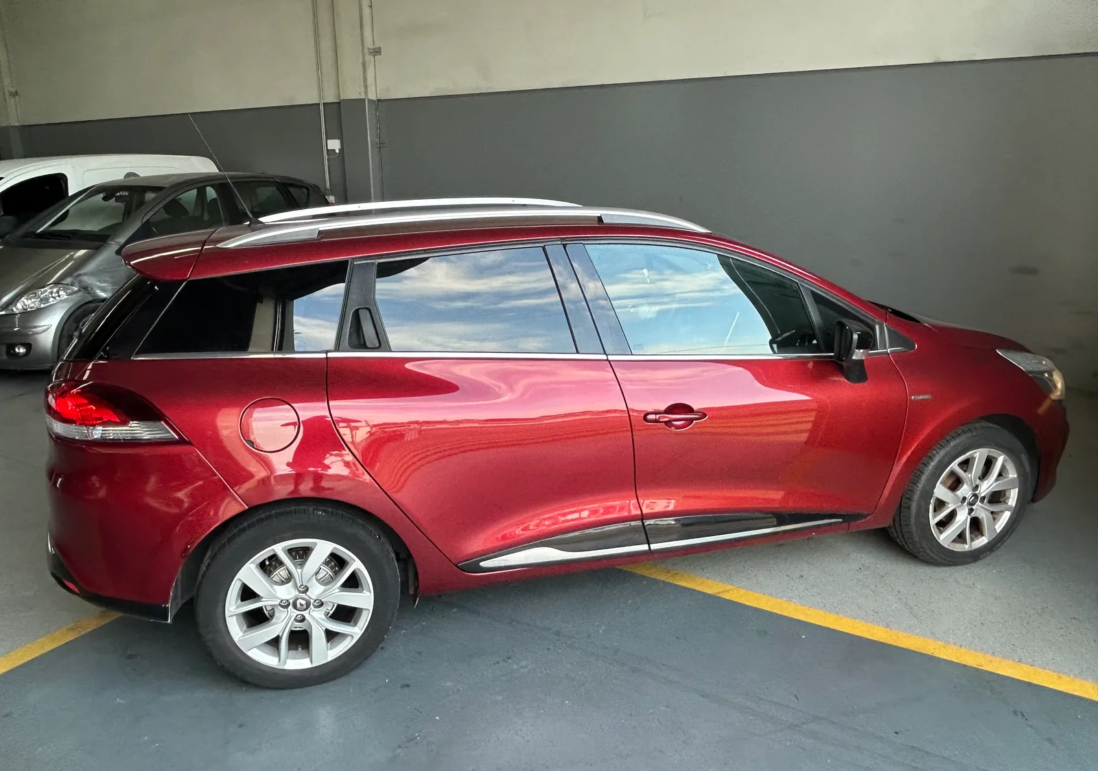 Renault Clio Sport Tourer 0.9 Tce Limited — fotografia 4 de 12