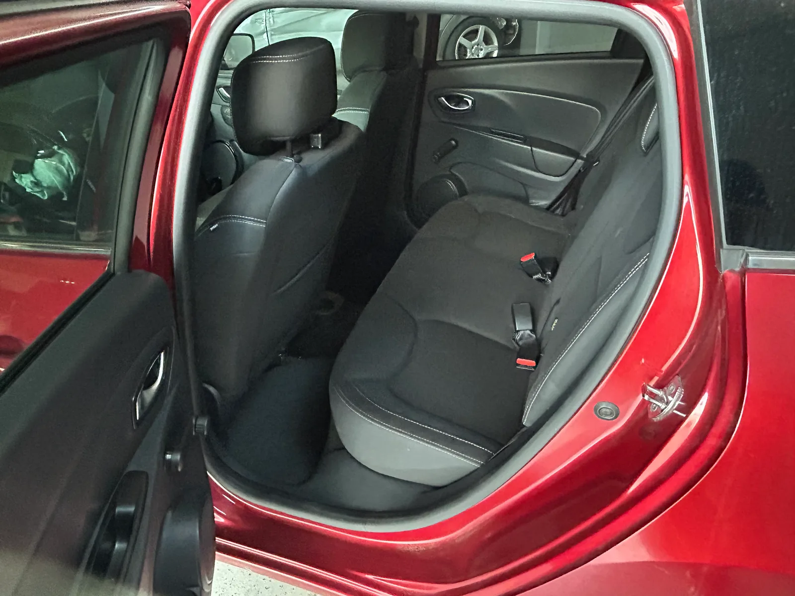 Renault Clio Sport Tourer 0.9 Tce Limited — fotografia 8 de 12