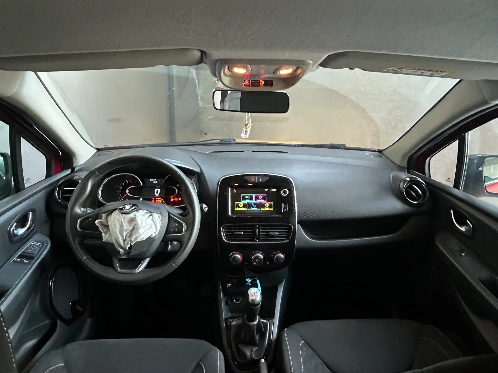 Renault Clio Sport Tourer 0.9 Tce Limited — fotografia 9 de 12