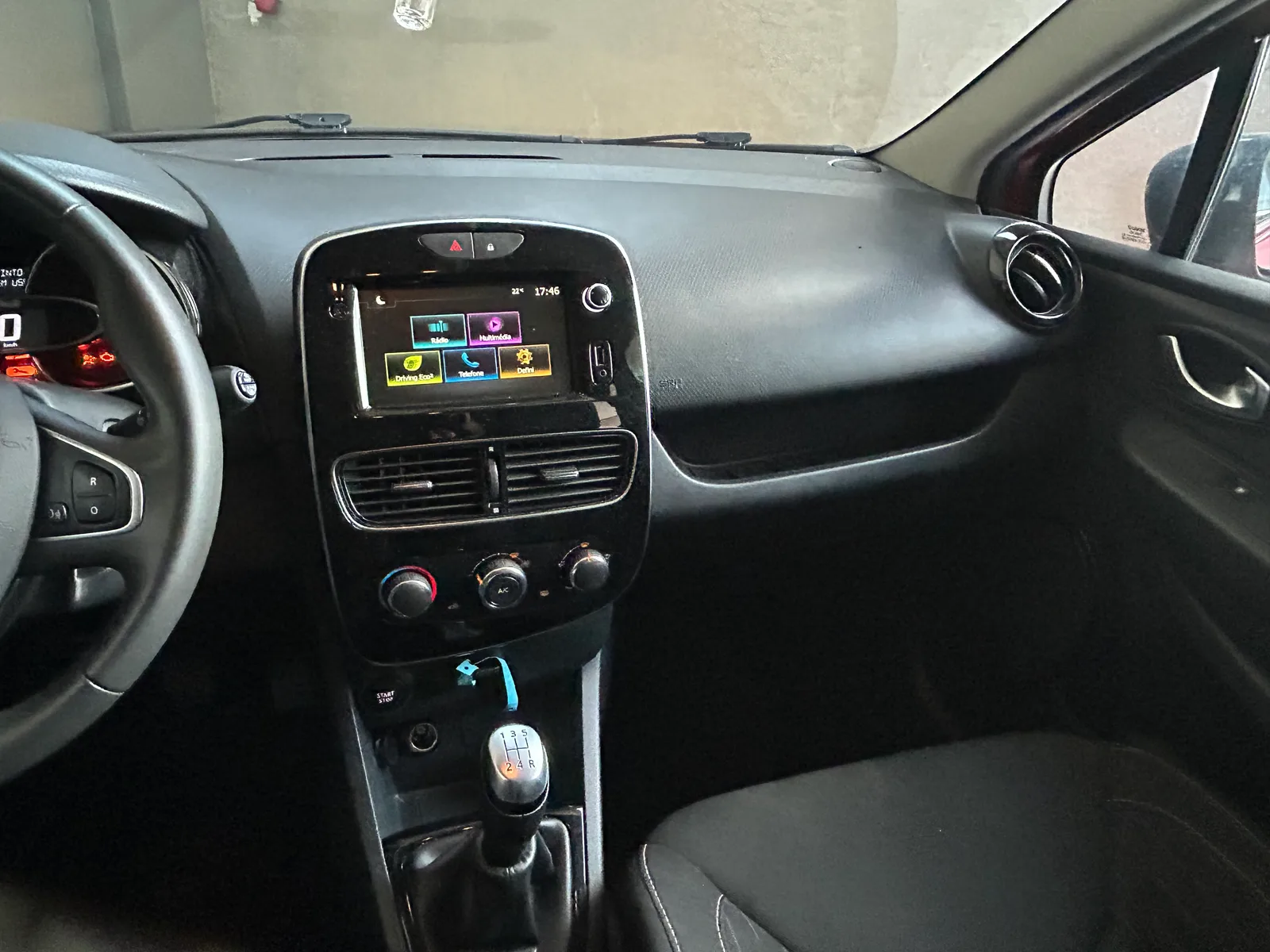 Renault Clio Sport Tourer 0.9 Tce Limited — fotografia 10 de 12