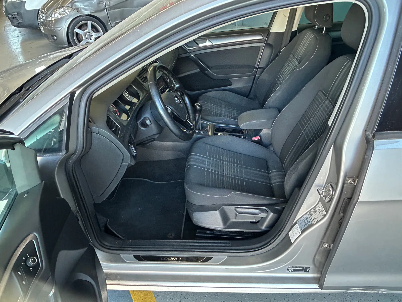Volkswagen Golf 1.2 TSI Lounge — fotografia 6 de 10