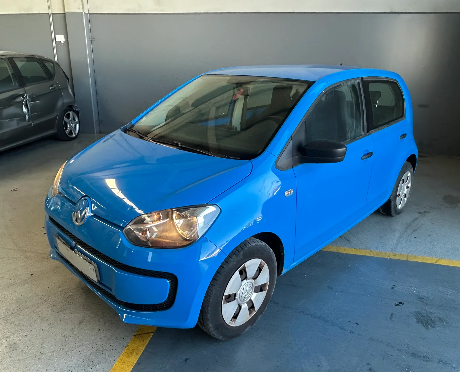 Salvado Volkswagen Up! 1.0 move 2015 — fotografia 1 de 12