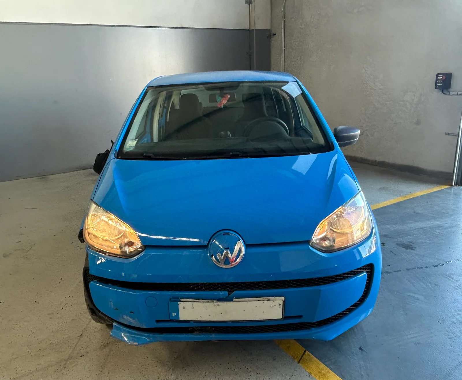 Salvado Volkswagen Up! 1.0 move 2015 — fotografia 2 de 12