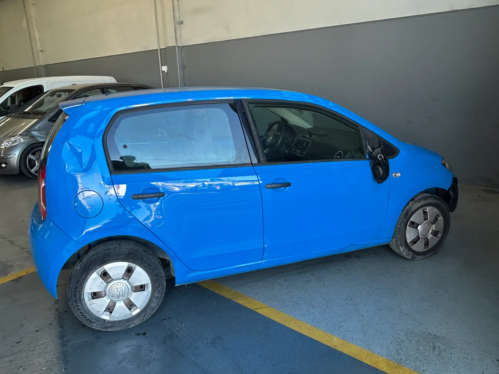 Salvado Volkswagen Up! 1.0 move 2015 — fotografia 4 de 12