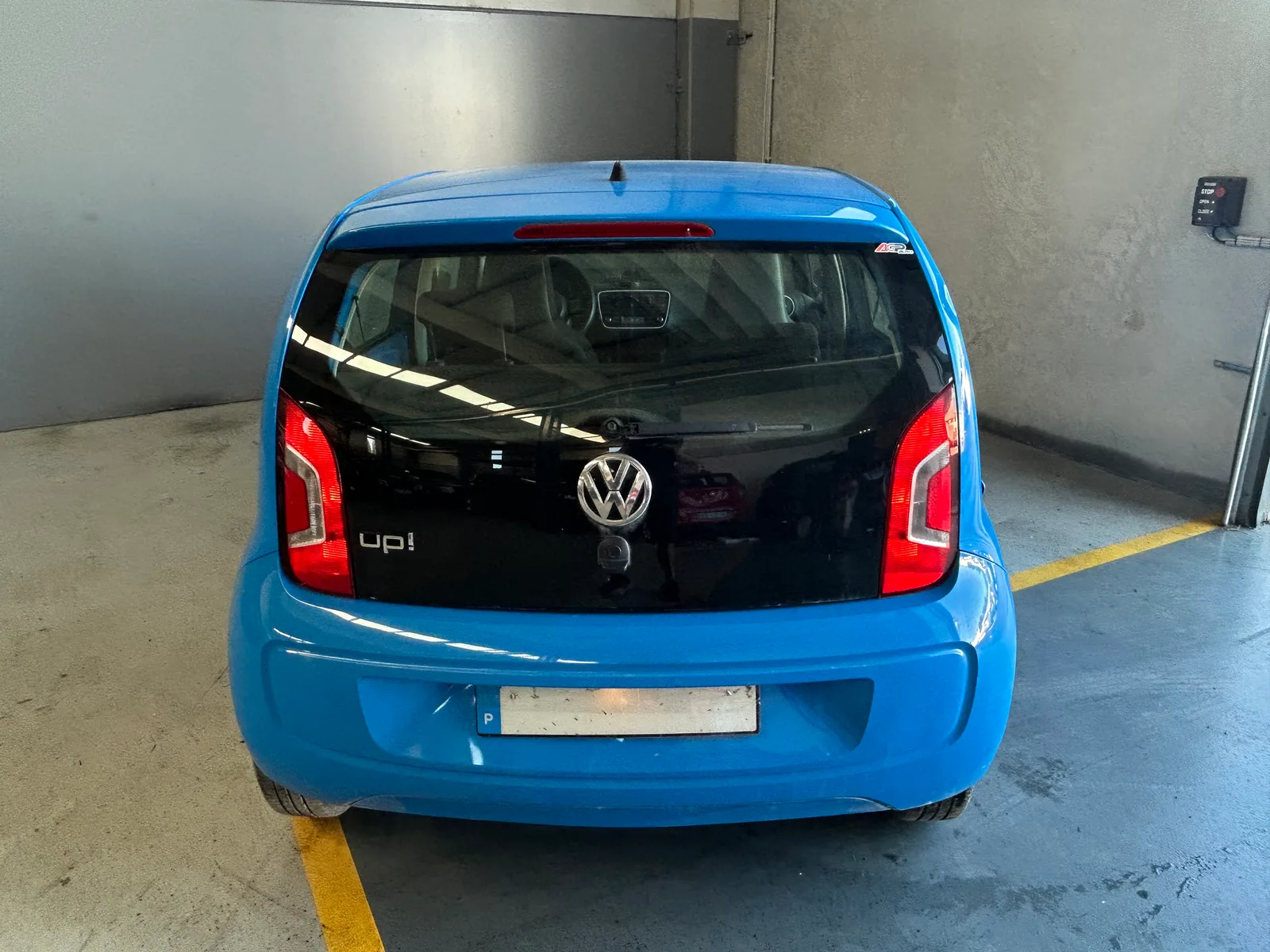 Salvado Volkswagen Up! 1.0 move 2015 — fotografia 5 de 12