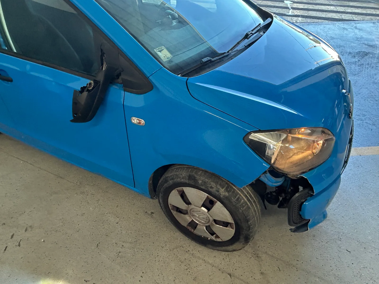 Salvado Volkswagen Up! 1.0 move 2015 — fotografia 6 de 12