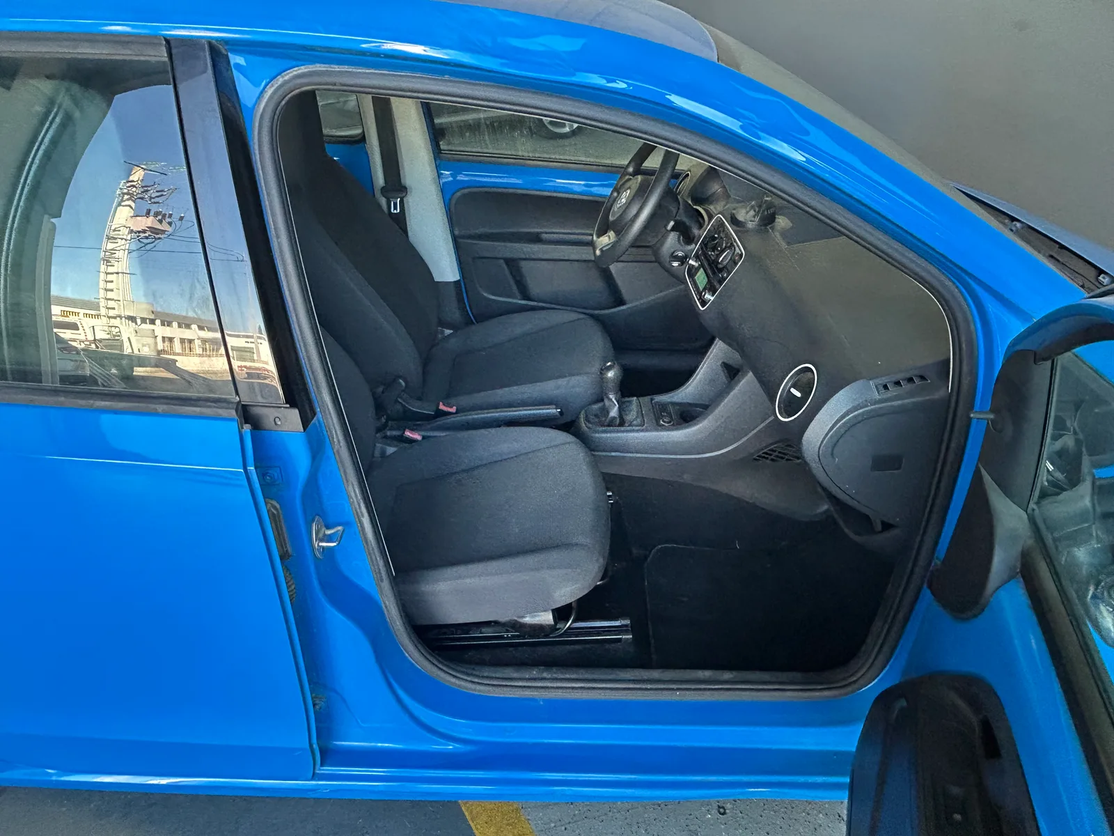 Salvado Volkswagen Up! 1.0 move 2015 — fotografia 8 de 12