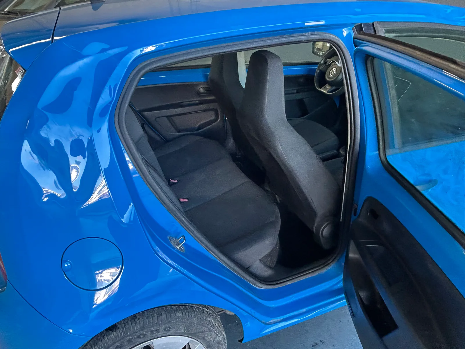 Salvado Volkswagen Up! 1.0 move 2015 — fotografia 9 de 12