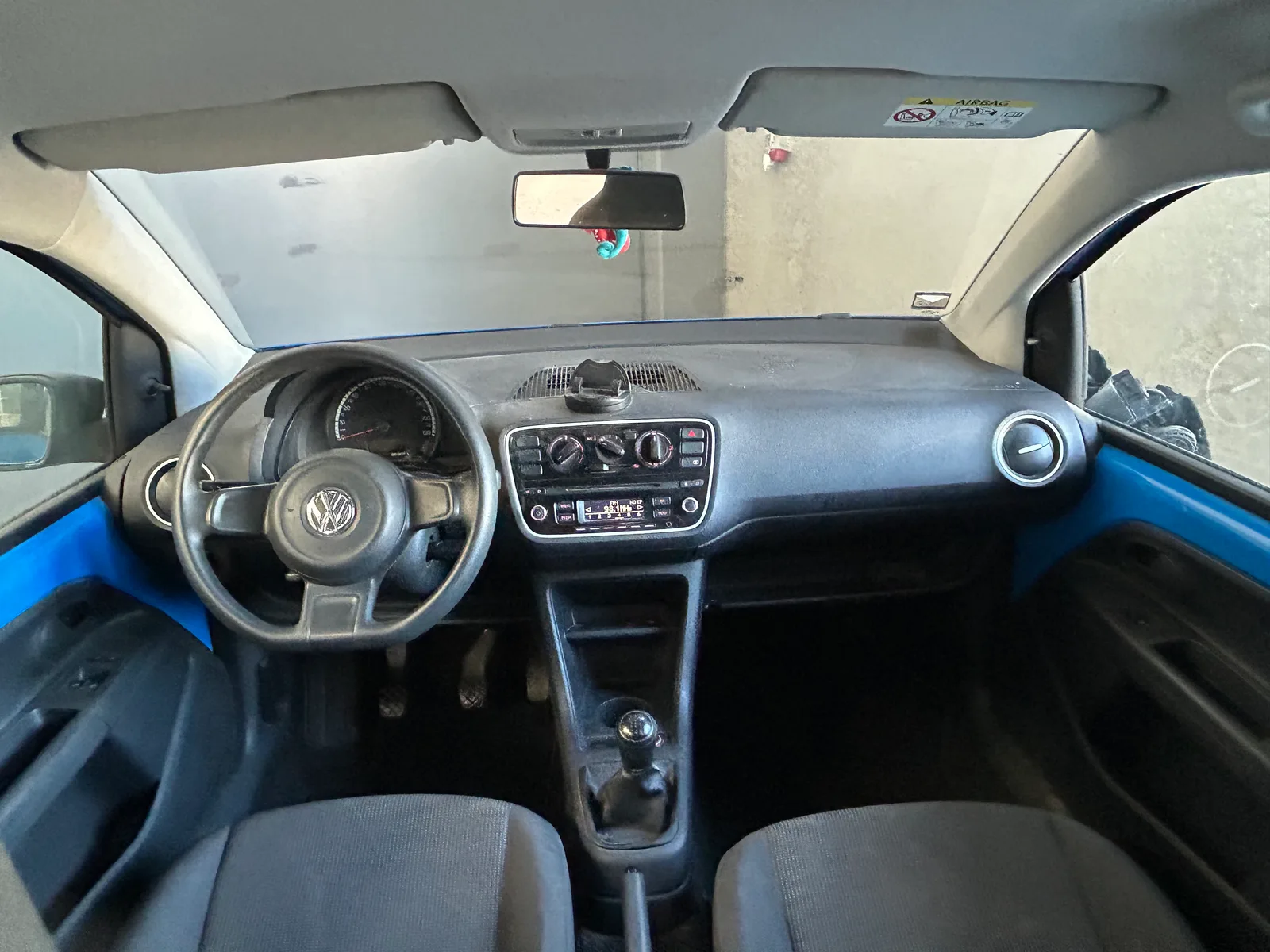 Salvado Volkswagen Up! 1.0 move 2015 — fotografia 10 de 12