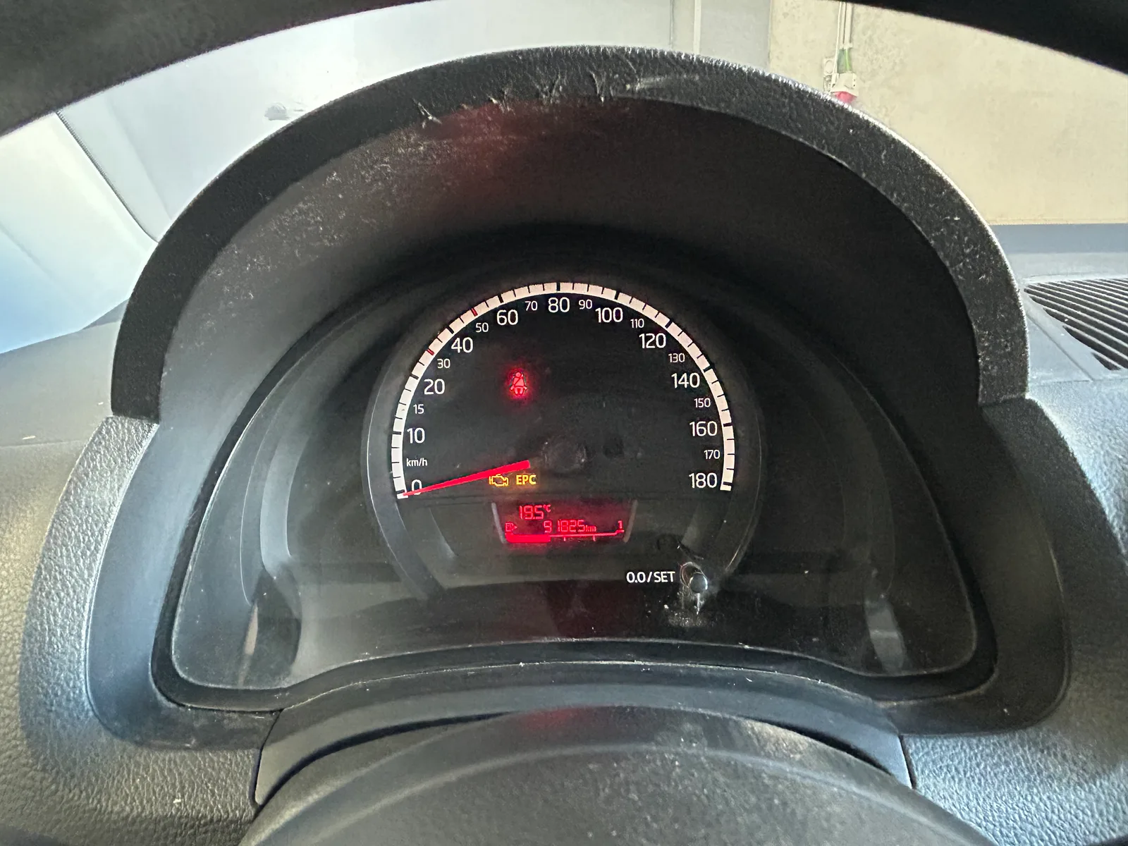 Salvado Volkswagen Up! 1.0 move 2015 — fotografia 11 de 12